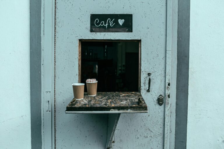 4 Ways Coffee Chains Are Supporting Local Communities
